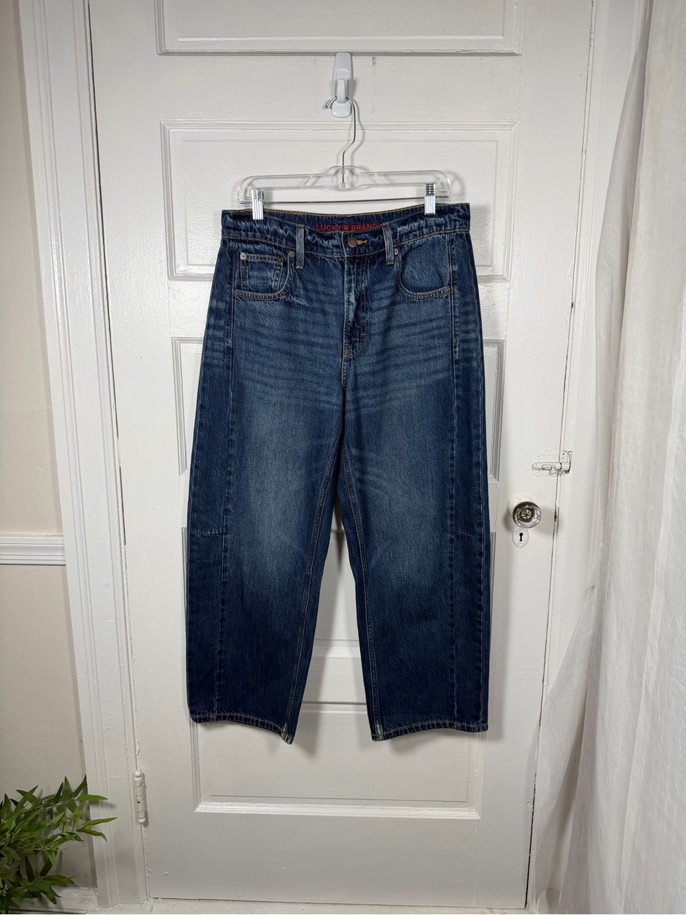 Lucky Brand Barrel Leg Jeans Dark Blue Wash Faded Whiskered Denim Womenβs 8/29